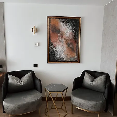 Daire Modern With Balcony *